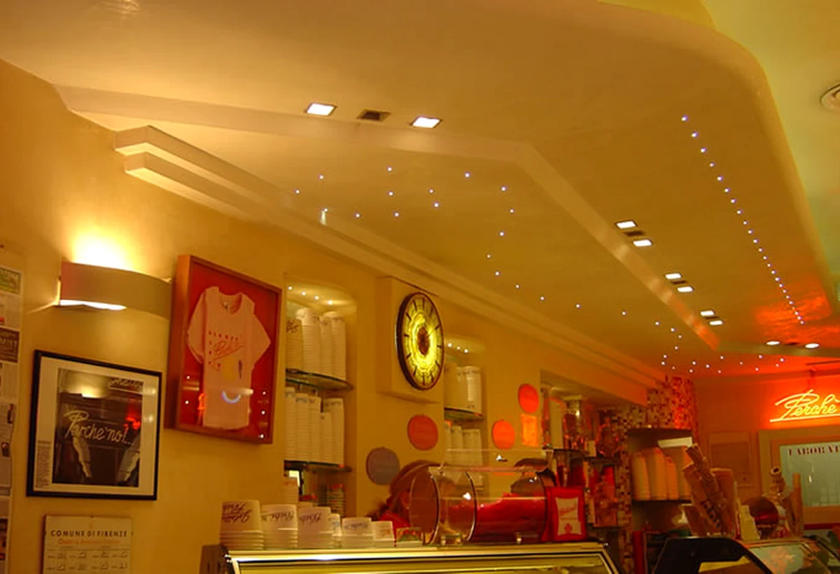 Interno della gelateria