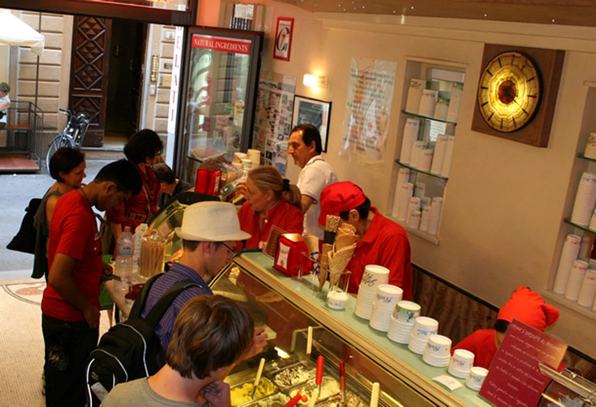 Il banco della gelateria Perché no!...
